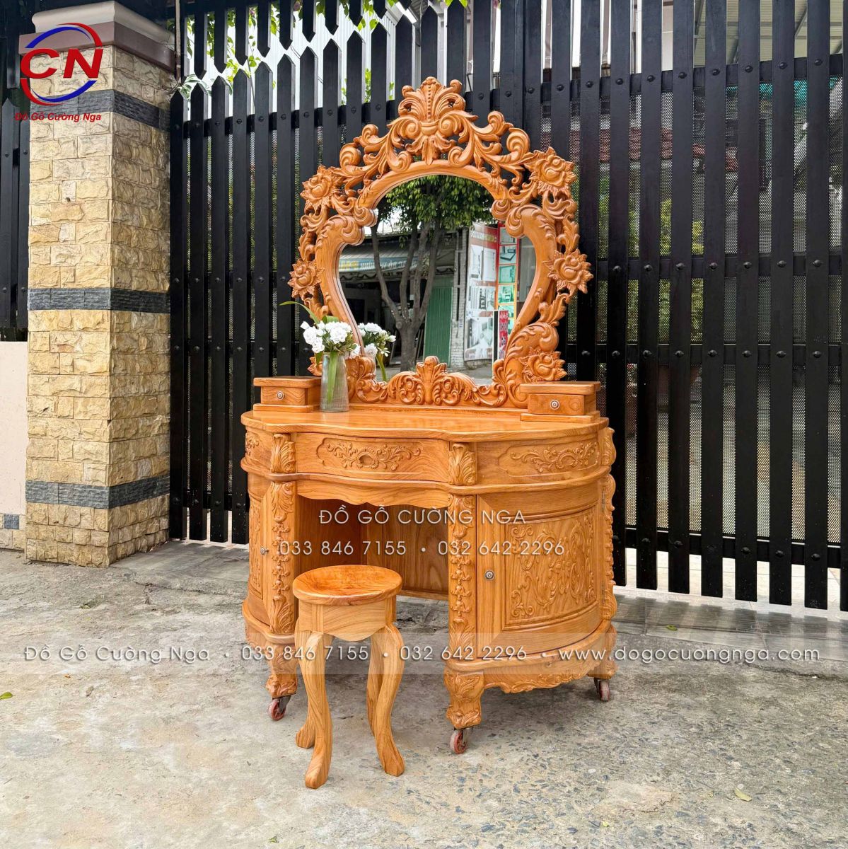 ban trang diem go go do mau hoang gia