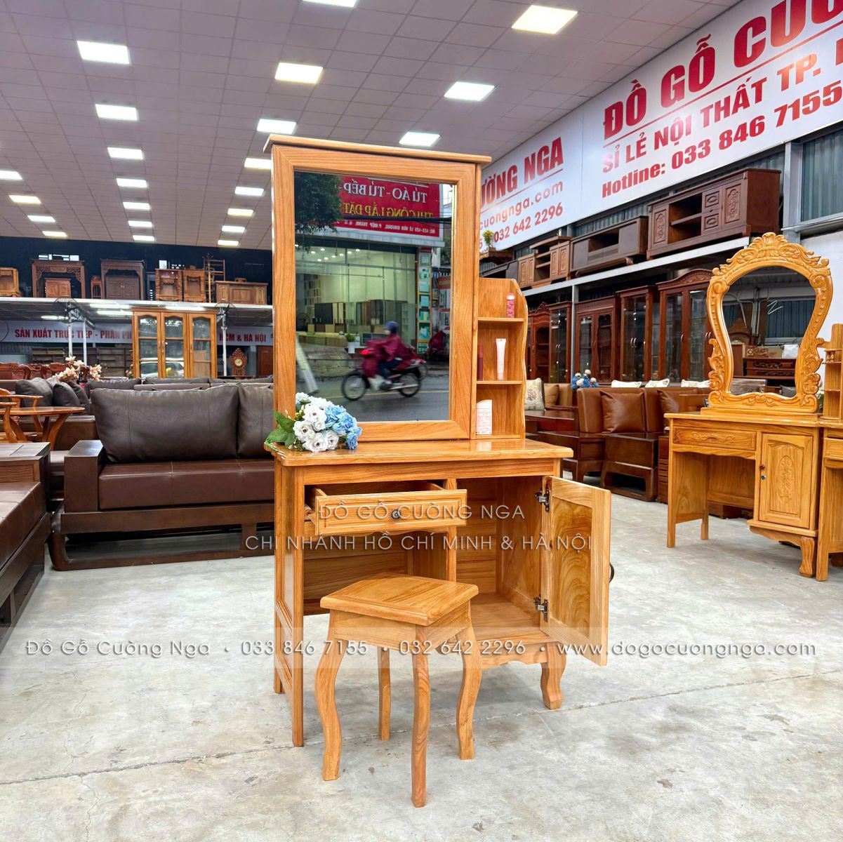 ban trang diem guong truot