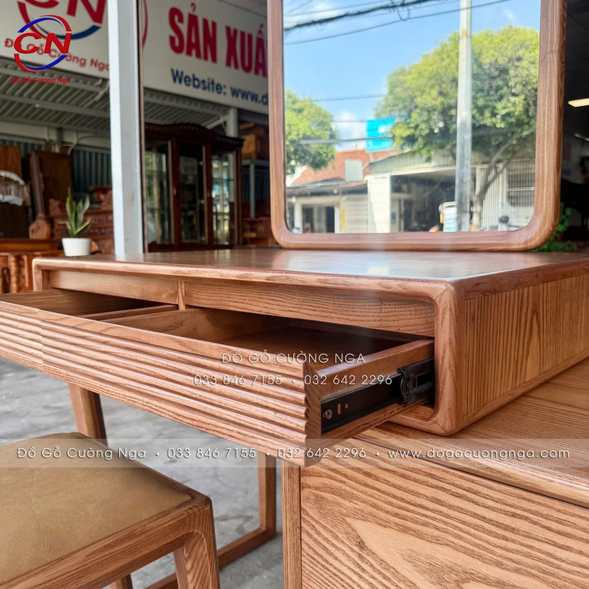 Bàn trang điểm gỗ Sồi Nga hiện đại