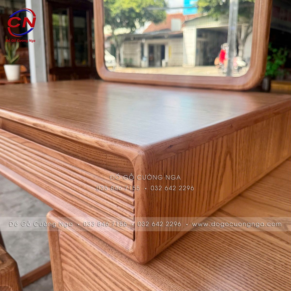 Bàn trang điểm gỗ Sồi Nga hiện đại