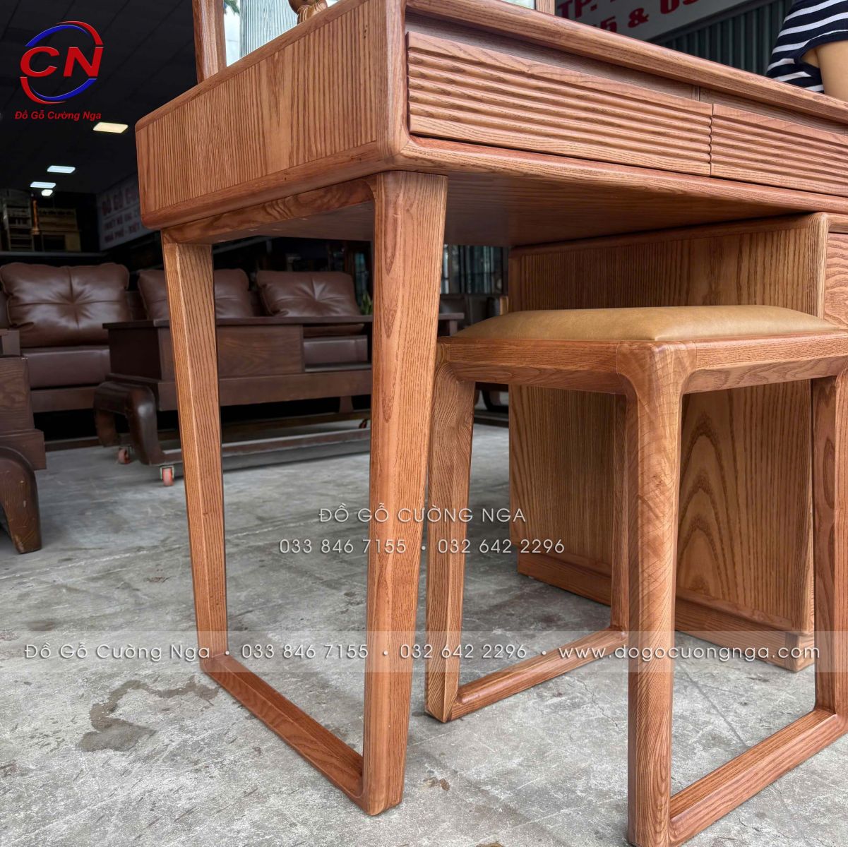 Chân bàn trang điểm gỗ Sồi Nga hiện đại