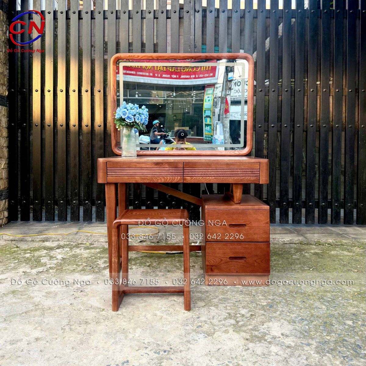 bàn trang điểm gỗ Sồi Nga màu Óc Chó gương LED cảm ứng