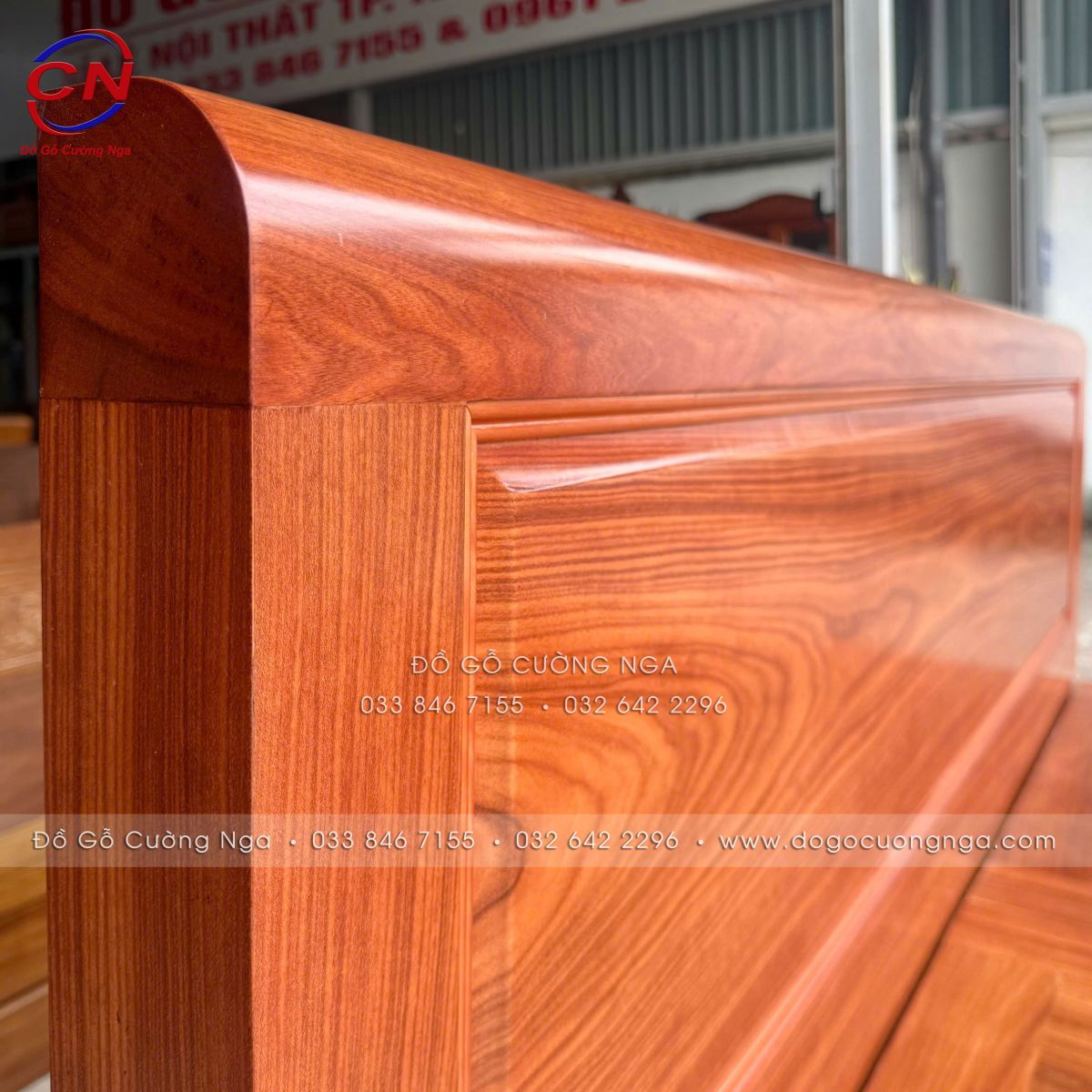 đầu cao của giường ngủ gỗ Cẩm Vân