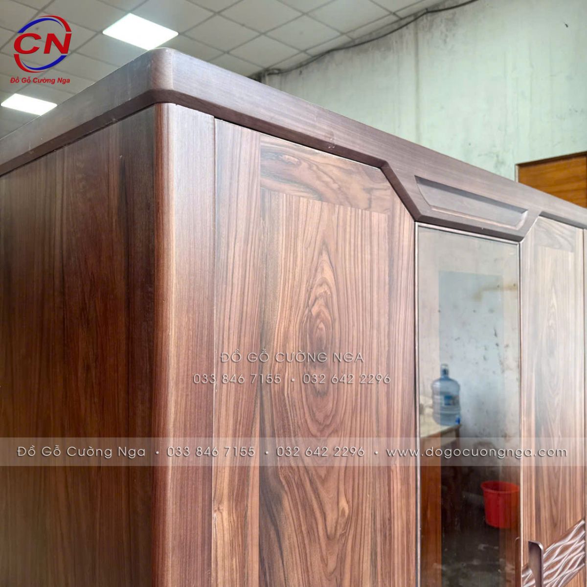 Vân gỗ Tủ Áo Gỗ Óc Chó 3 Cánh Phối Kính 