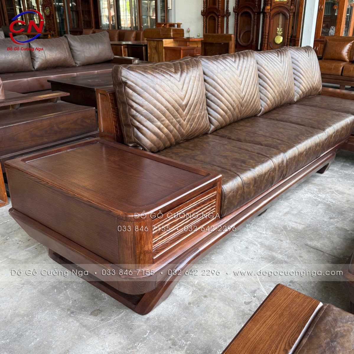cận cảnh màu óc chó của bộ sofa