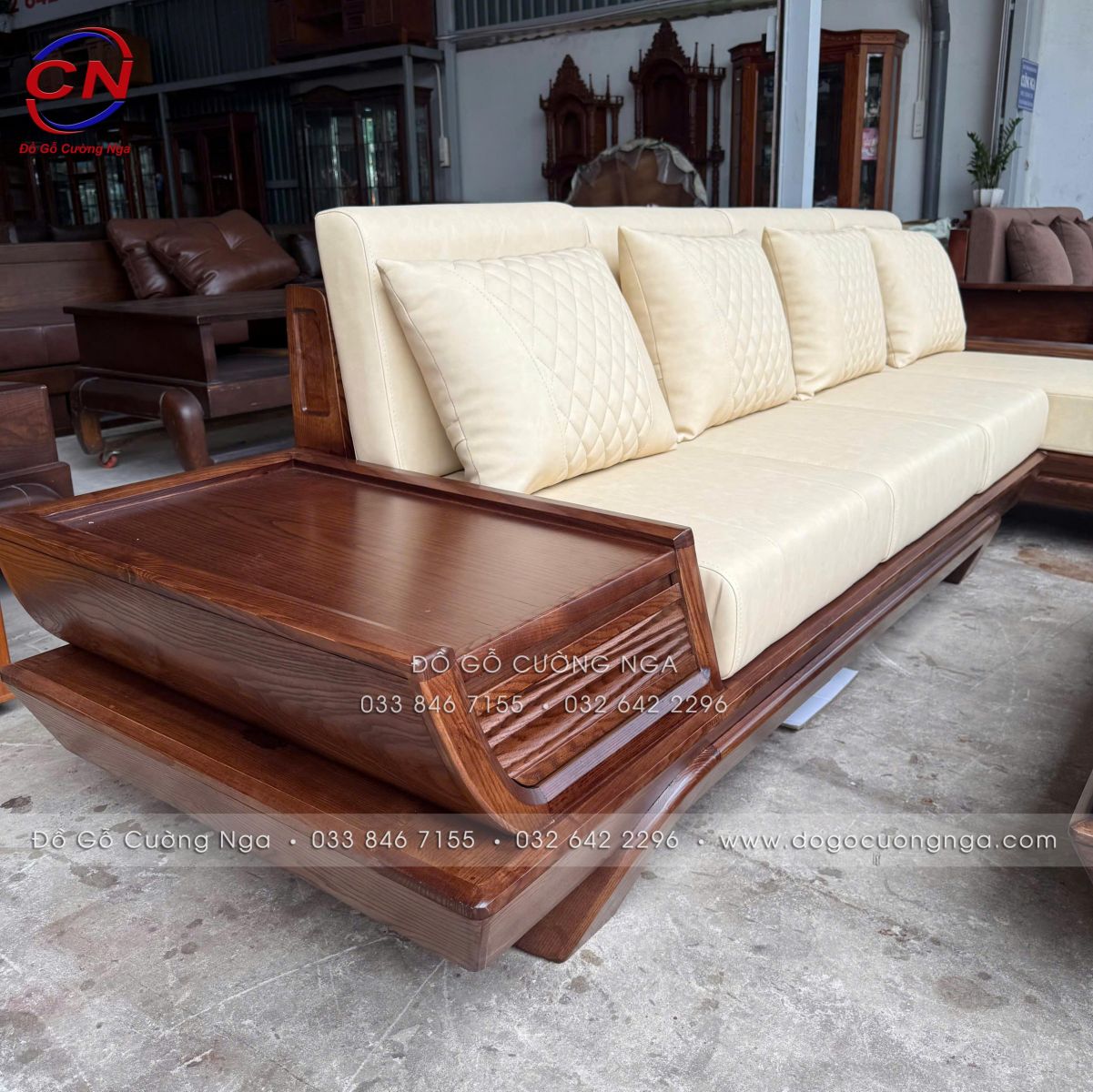 cận cảnh sofa góc L gỗ Sồi chân thuyền