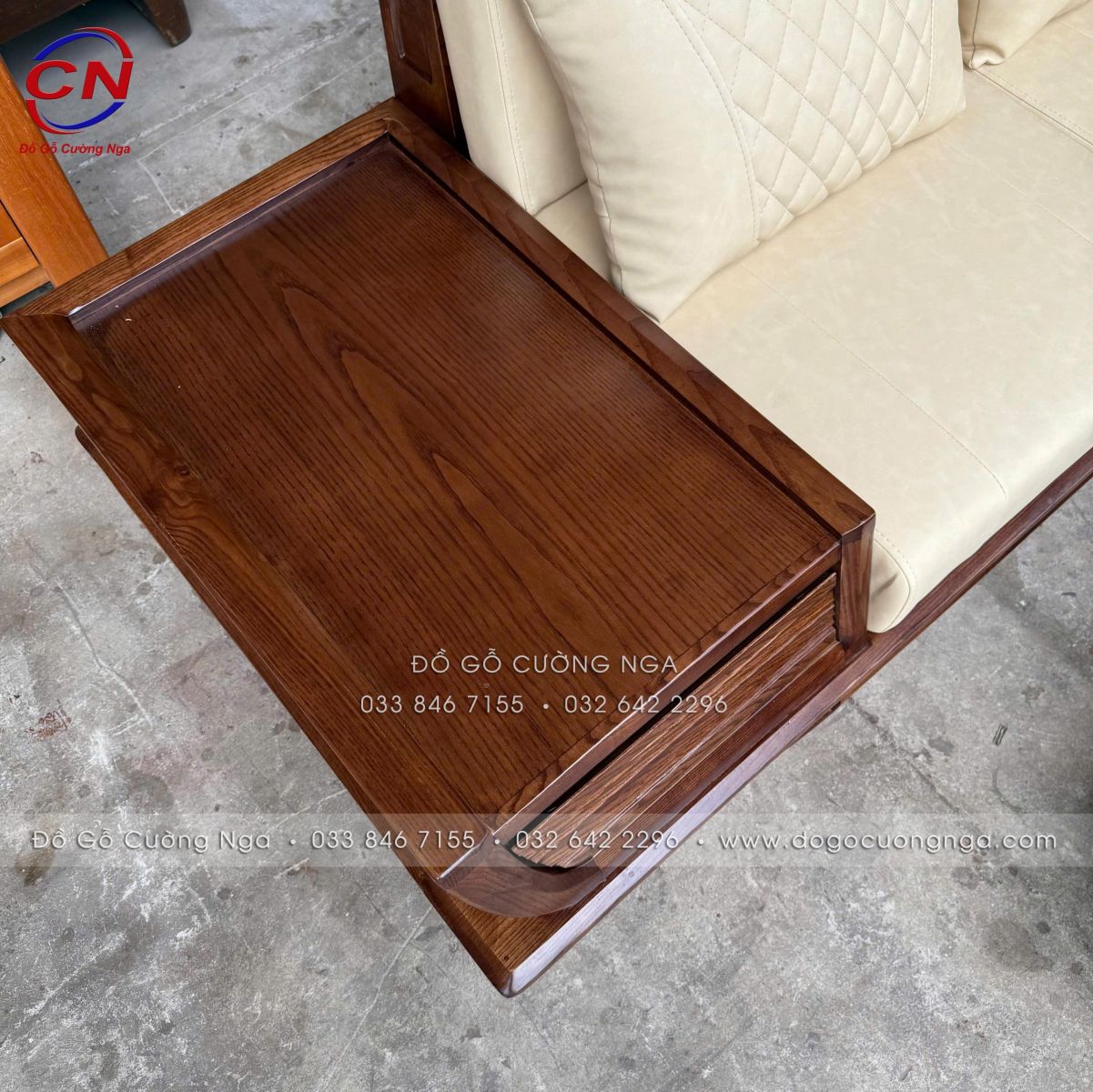 cận cảnh sofa góc L gỗ Sồi chân thuyền