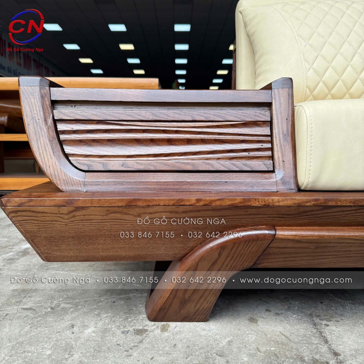cận cảnh sofa góc L gỗ Sồi chân thuyền