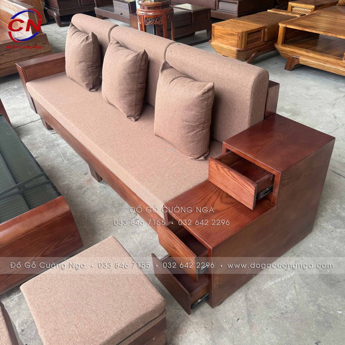 sofa văng 2m3 gỗ sồi màu óc chó kèm nệm vải