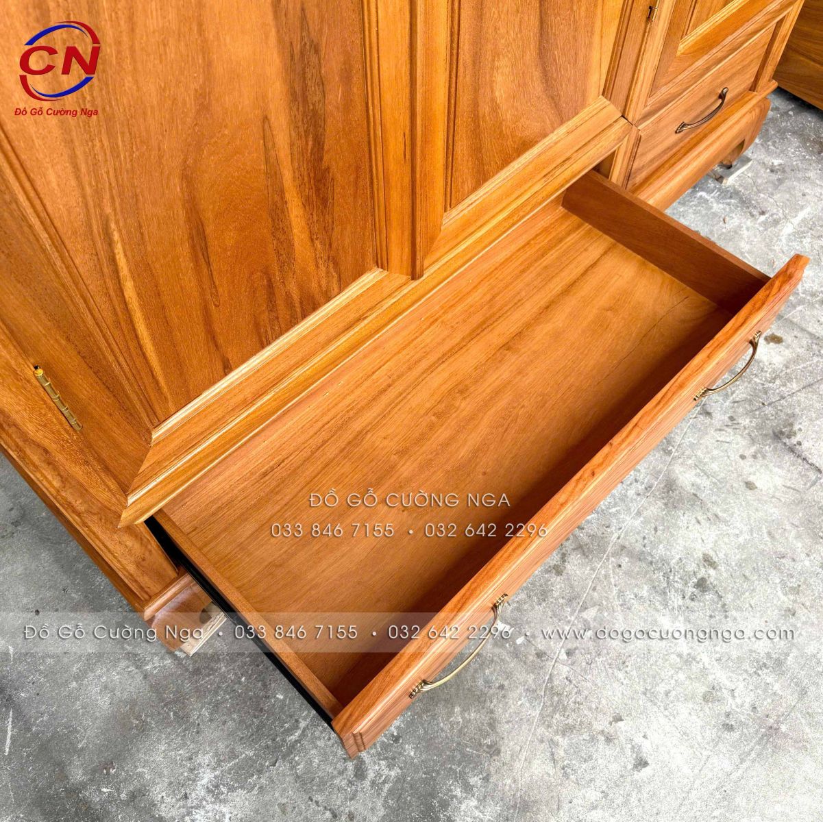 Tủ áo gỗ gõ đỏ 3 cánh hiện đại