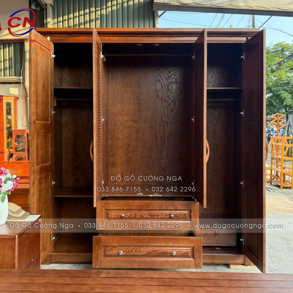 bên trong tủ áo 4 cánh lá sách gỗ sồi màu óc chó