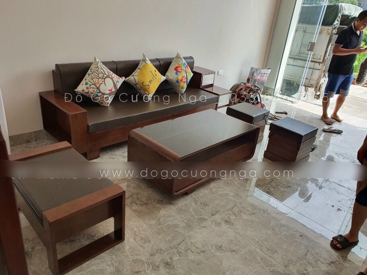 Sofa văng gỗ sồi nga cho phòng khách vừa và nhỏ