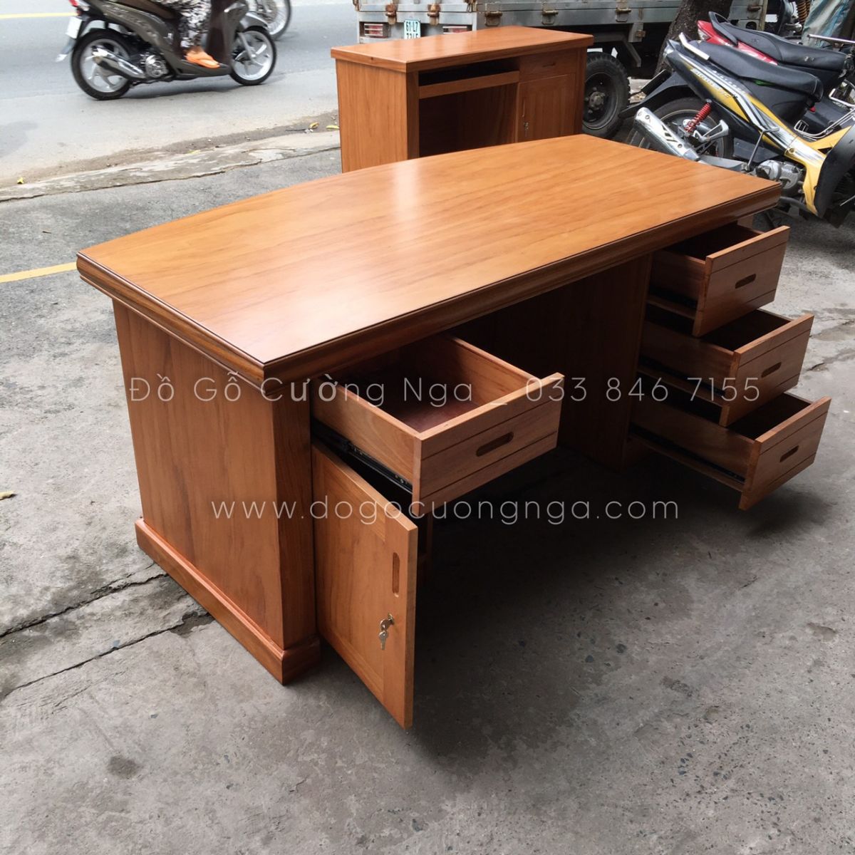 Mẫu bàn lý tưởng đặt trong phòng giám đốc