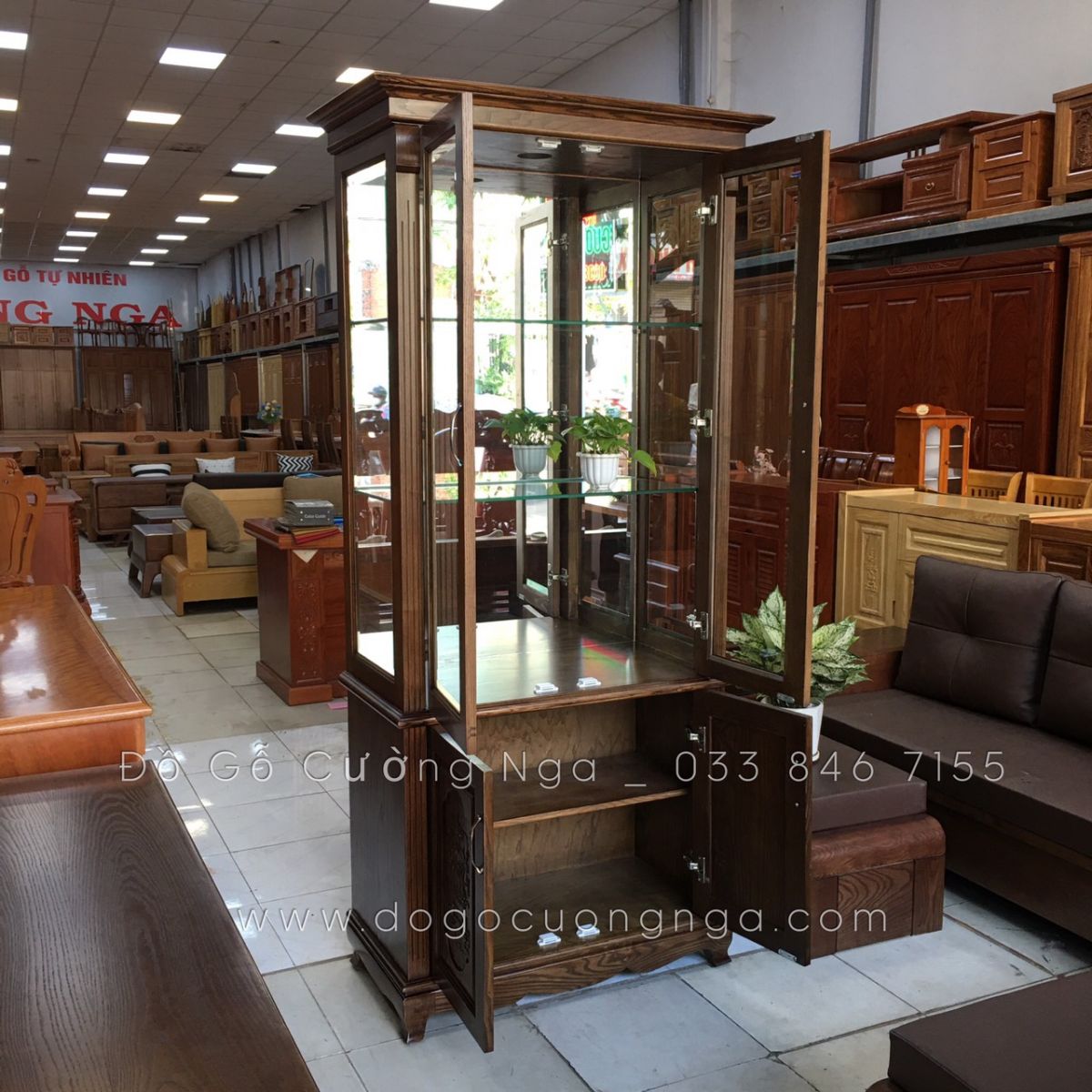 bên trong tủ rượu gỗ sồi 