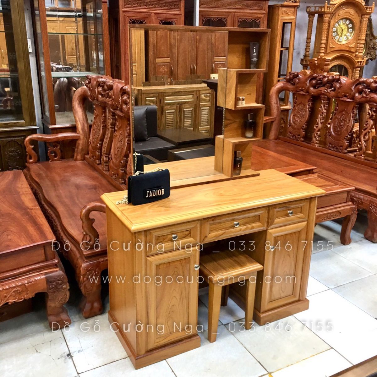 bàn trang điểm gỗ