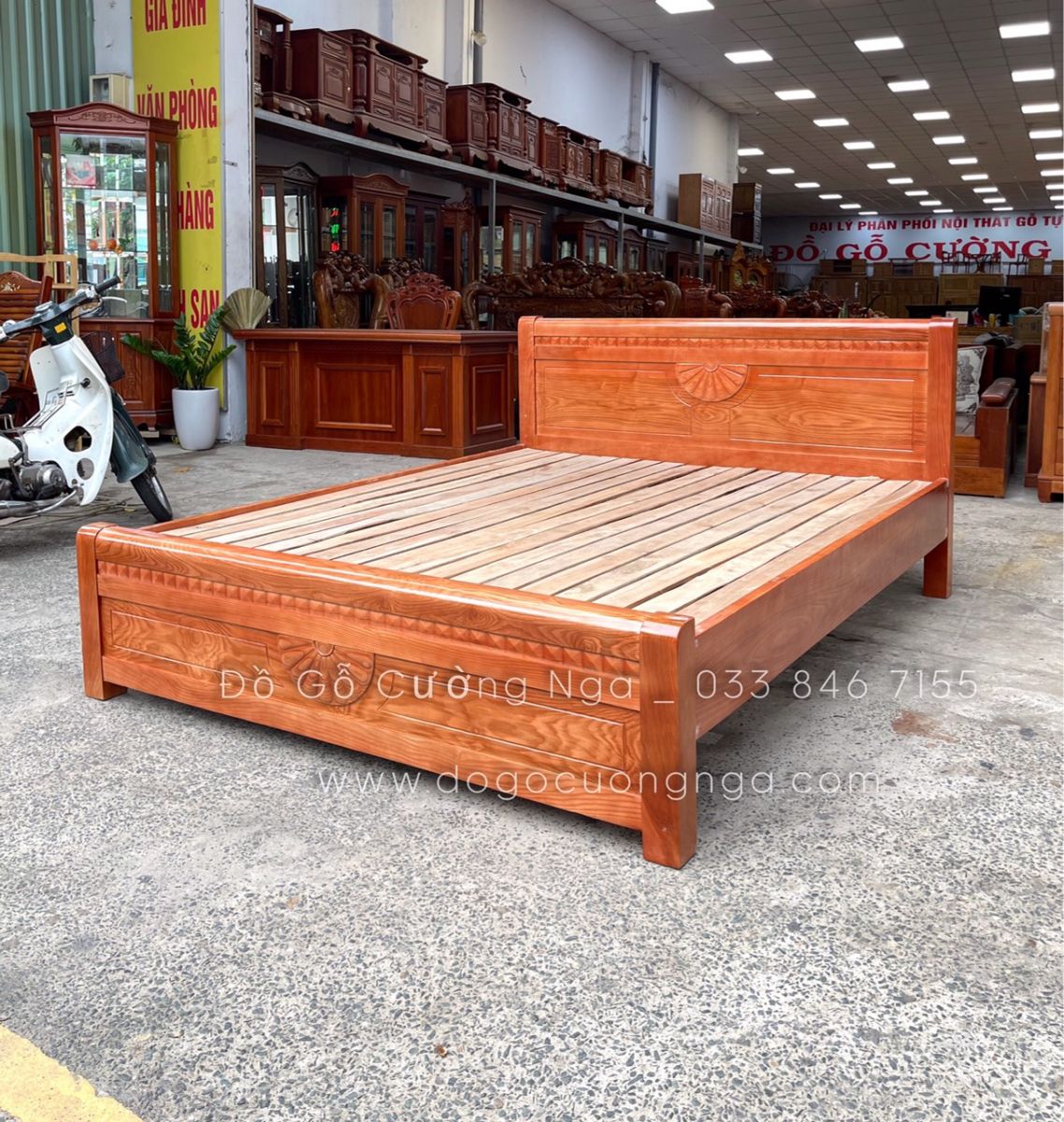 Giường gỗ sồi nga hiện đại 
