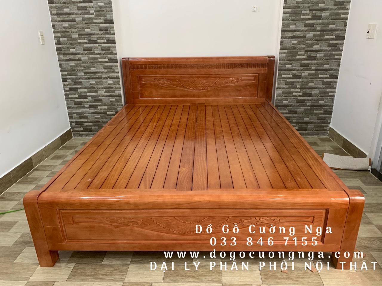 giường gỗ sồi nga giao tại nhà khách 