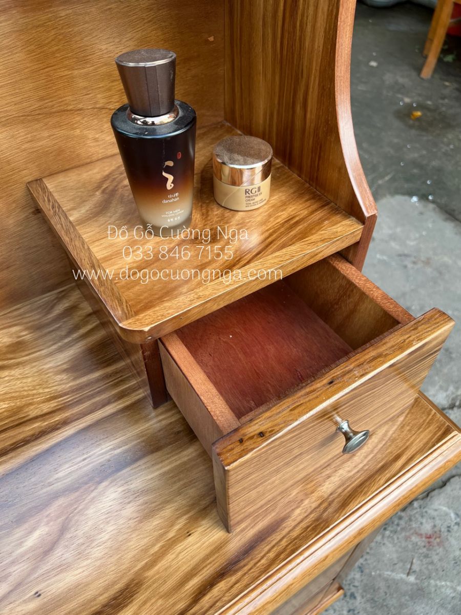 Bàn trang điểm gỗ hương xám 
