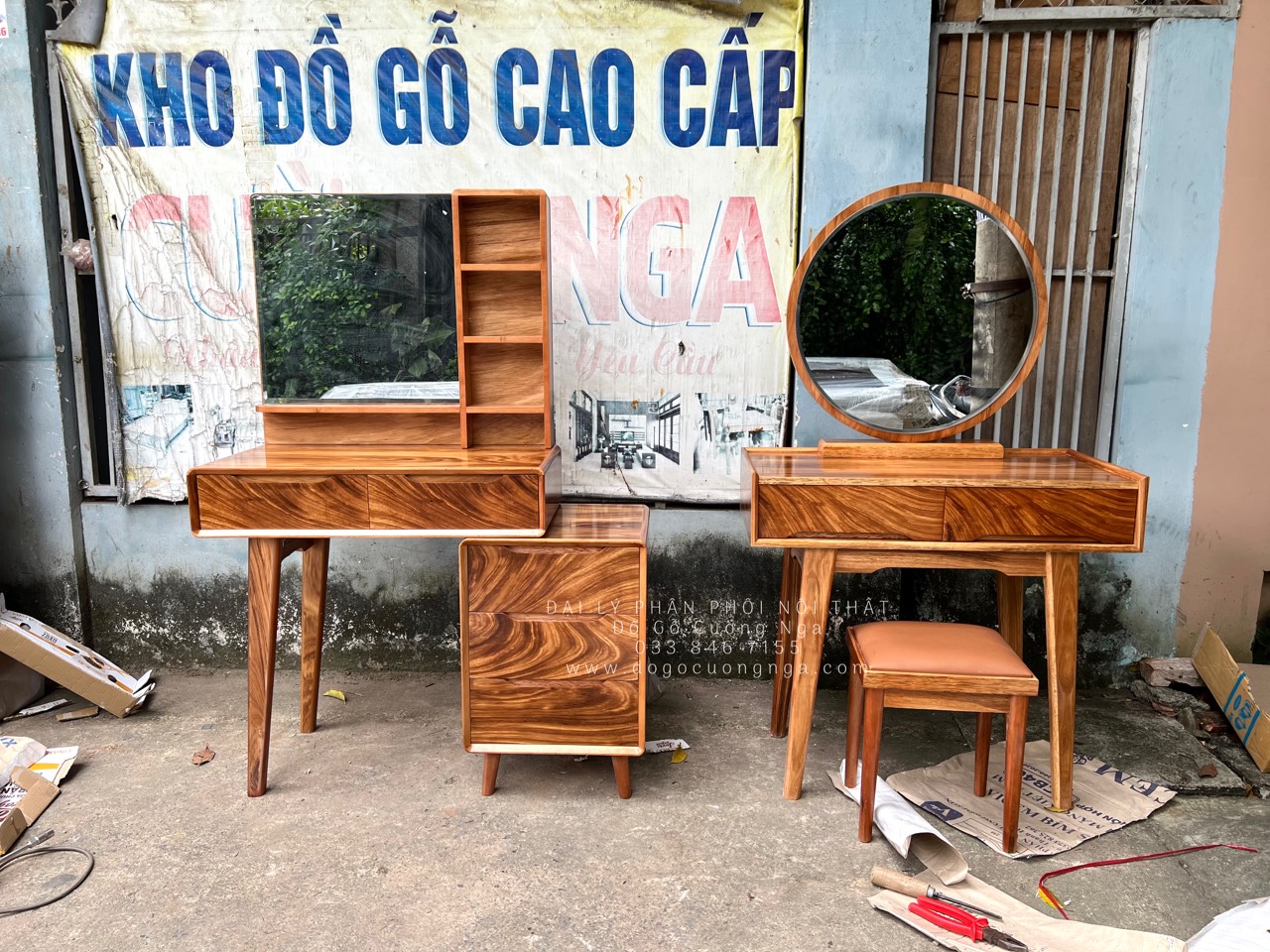 ban trang diem go huong xam 
