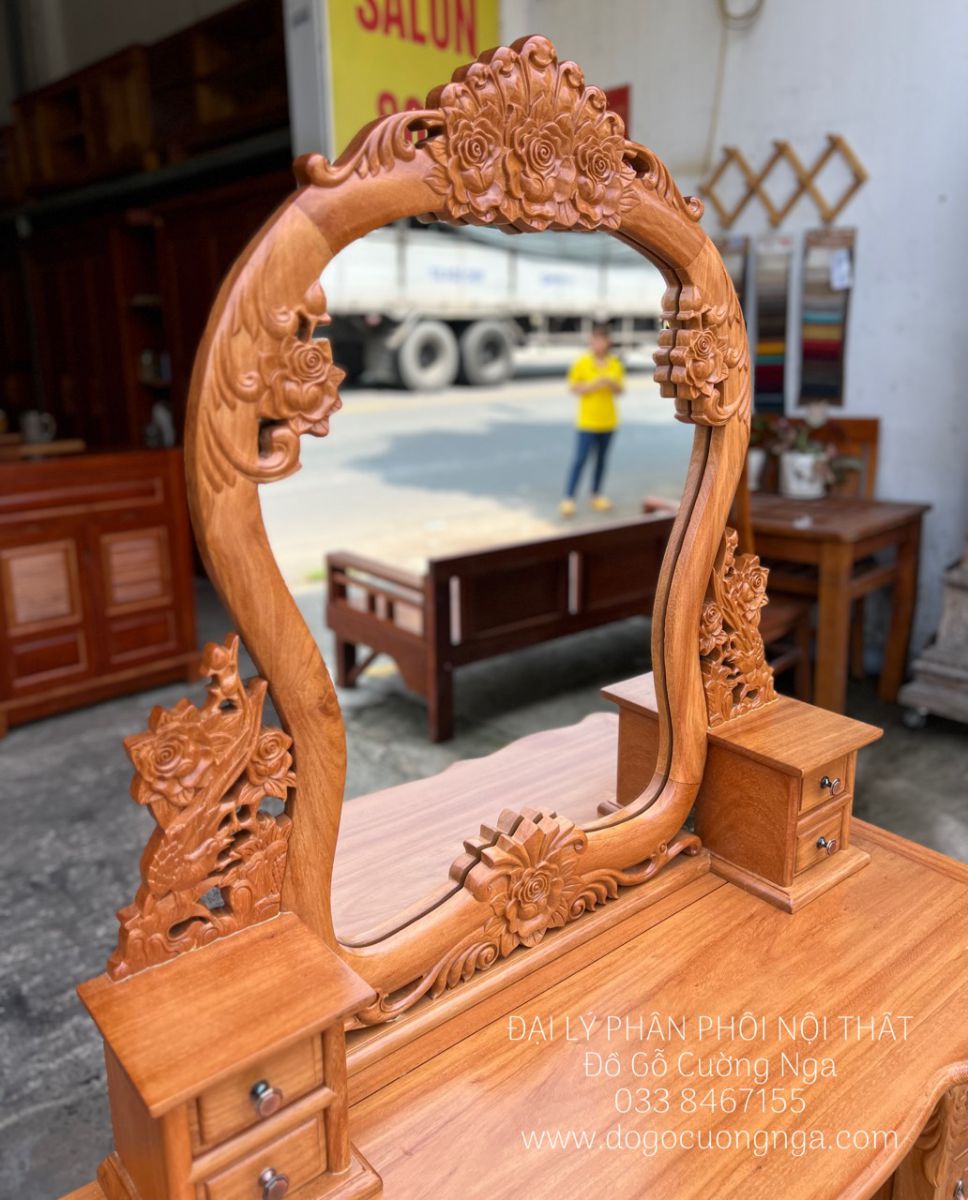 ban trang điểm go go do 