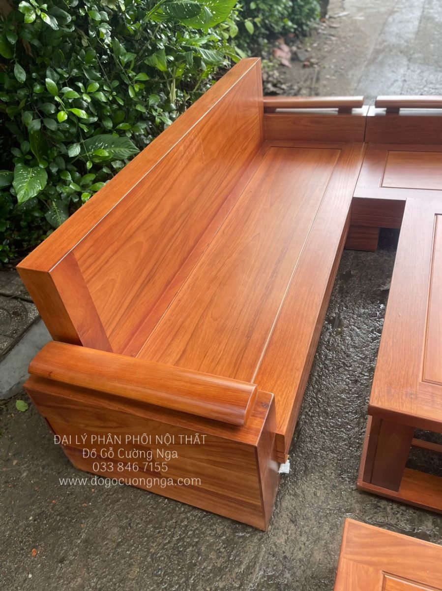 Tủ áo gỗ xoan đào 4 cánh 2 tầng cao cấp Kích thước : Dài 2m x Rộng 60cm x Cao 2m6 Chất liệu : Gỗ Xoan Đào ( hay còn gọi Hương Nam Phi ) * Sản phẩm chụp thực tế tại showroom Chuyên sỉ _lẻ _Nhận đặt hàng theo yêu cầu Hotline hỗ trợ : 033 846 7155 Cơ sở Đồ Gỗ Cường Nga Showroom 1 : 496 Lê Văn Khương ,p Thới An,Q12,tp HCM Showroom 2 : 516 Lê Văn Khương,p Thới An,Q12,tp HCM Kho xưởng sx 1 : 95a ; Ta11 (Lê Thị Riêng) ,P Thới An,Q12,TP HCM Kho xưởng sx 2 : 64/4 đường Ta11,P.Thới An,Quận 12,TP HCM