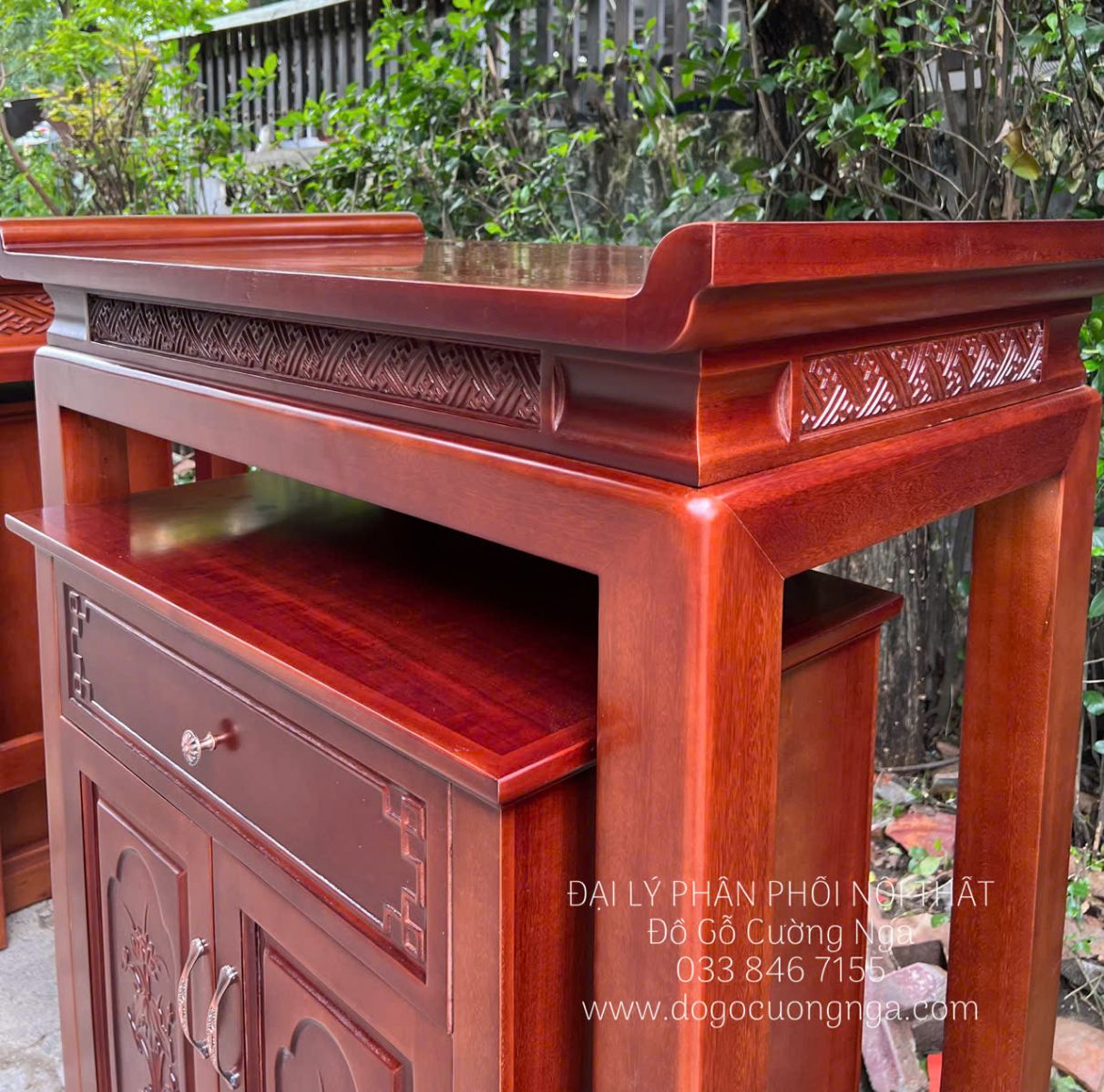 Bàn thờ gỗ xoan đào