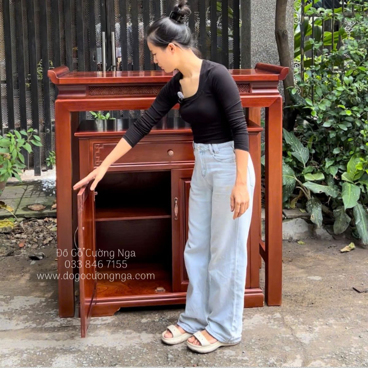 Bàn thờ gỗ xoan đào