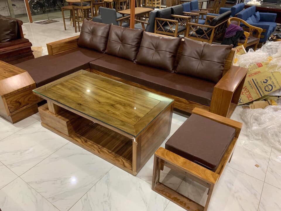 Với chiếc sofa góc L gỗ hương xám cùng kích thước khá rộng, bạn hoàn toàn có thể tận hưởng không gian nghỉ ngơi, giải trí thật thoải mái. Không những thế, giá thành sản phẩm lại hết sức hợp lý. Đừng chần chừ nữa, hãy liên hệ với chúng tôi để đặt hàng ngay hôm nay!