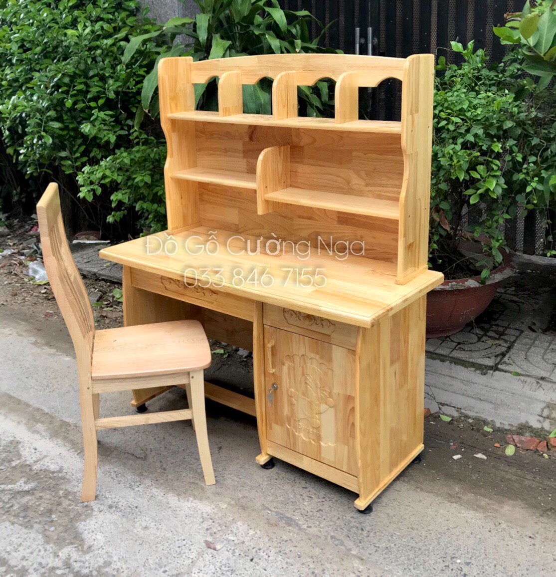 bàn học gỗ kèm kệ sách gõ thông