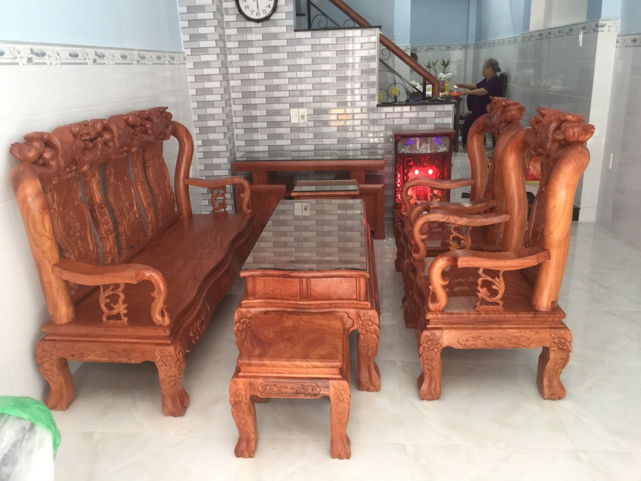 SALON GỖ HƯƠNG ĐÁ 