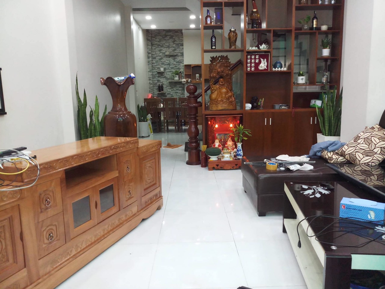 Kệ tivi gỗ đinh hương mẫu giả cổ - khách hàng rất  hài lòng 