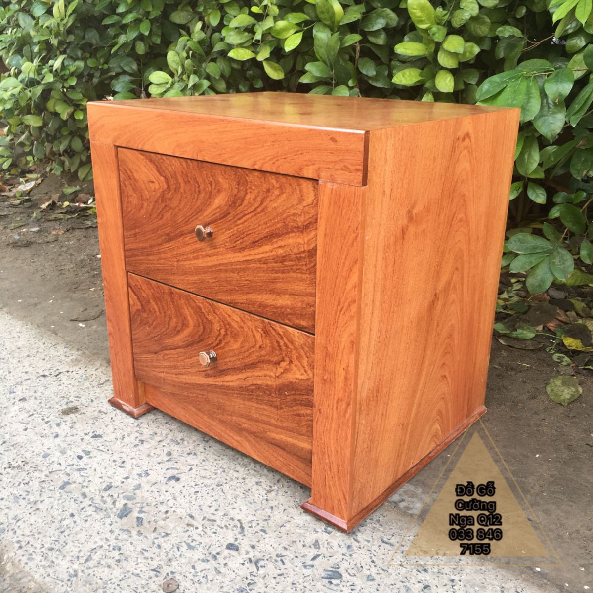 Tap đầu giường gỗ hương đá 