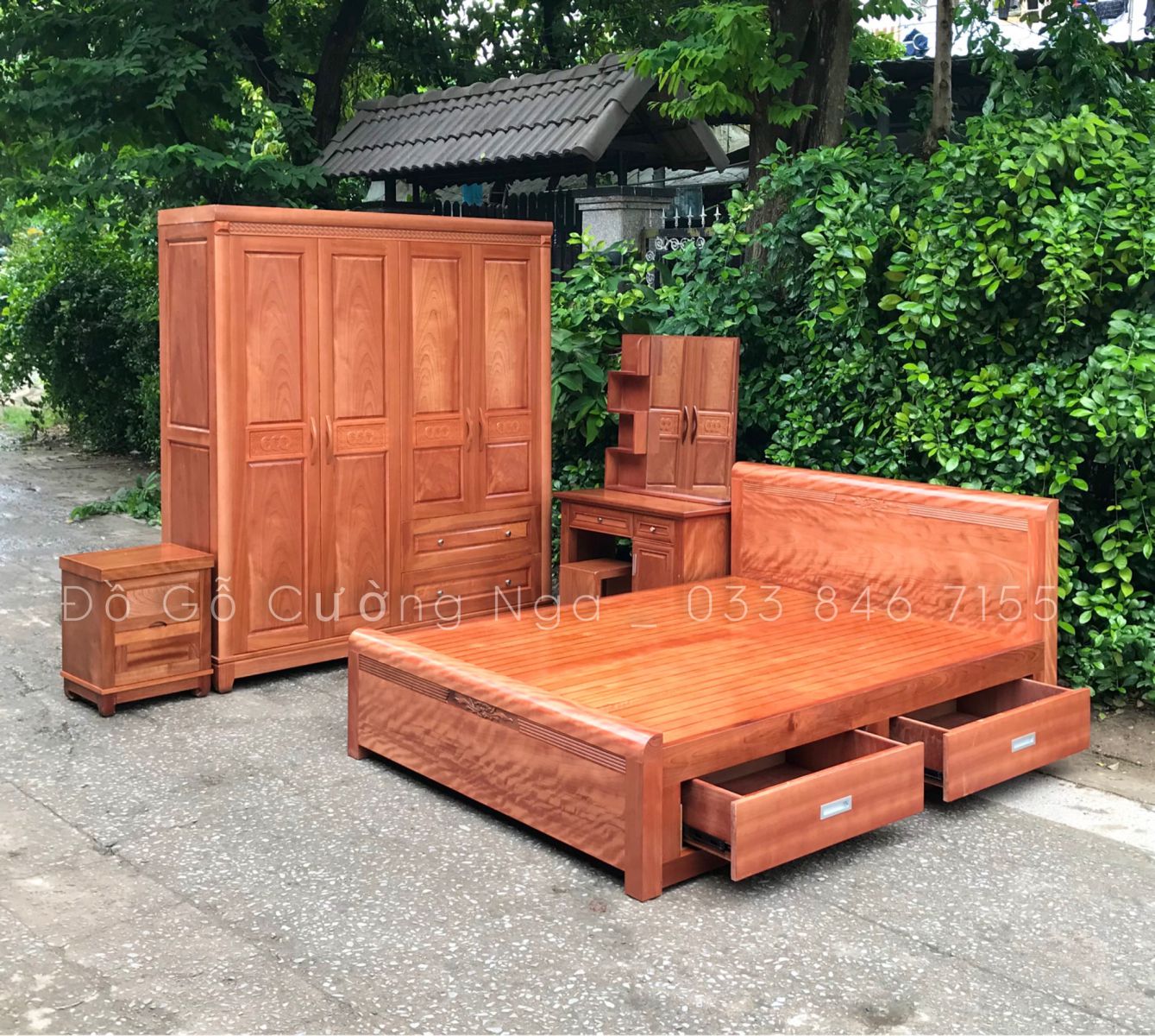 Giường gỗ xoan đào có ngăn kéo độ bền cao,