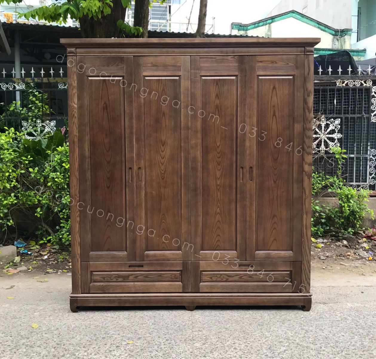 tru quần áo gỗ sồi lau màu
