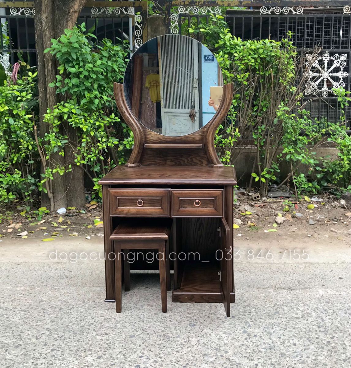 Bàn phấn gỗ Sồi lau màu óc chó - gương tròn 