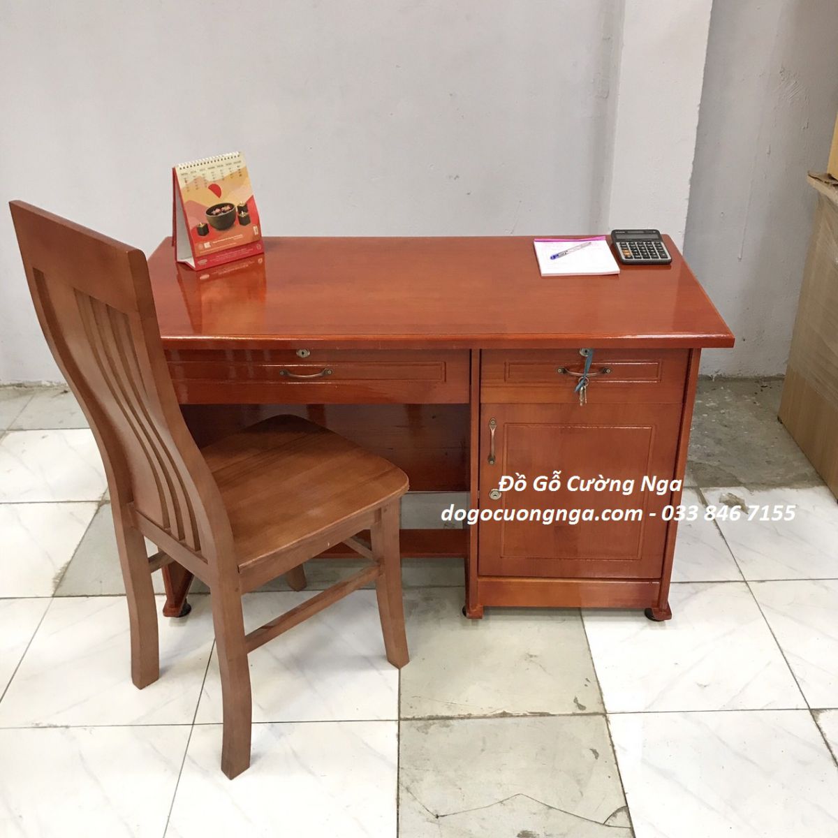 Bộ bàn ghế làm việc gỗ thông - màu xoan 