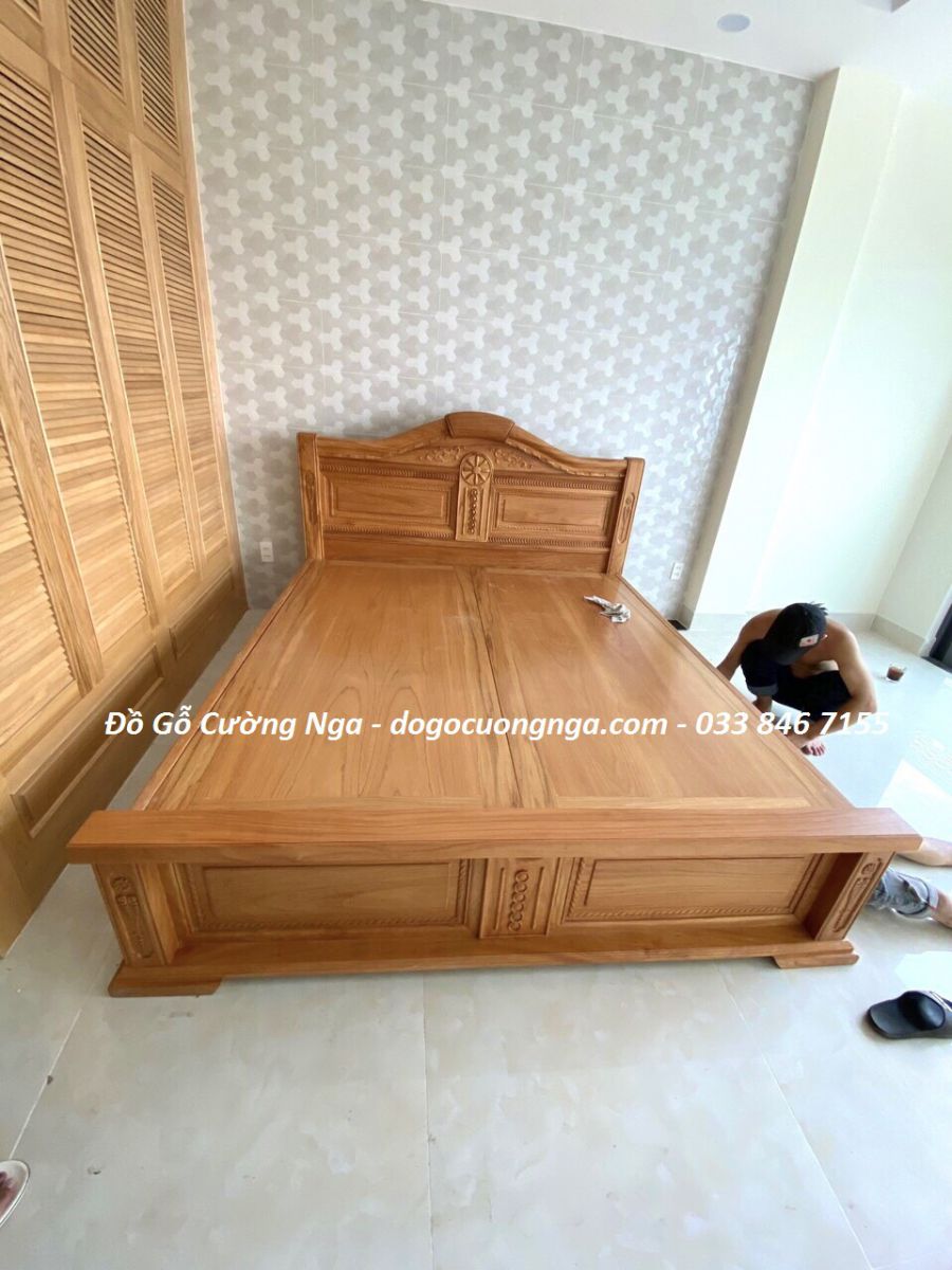 Giường ngủ gỗ gõ đỏ là một lựa chọn đẳng cấp cho những người yêu thích sự độc đáo và hấp dẫn. Với chất lượng cao cấp và độ bền vững, chiếc giường này sẽ đem lại cho bạn một không gian nghỉ ngơi tuyệt vời. Nó là một sự lựa chọn tuyệt vời cho những ai muốn tạo nên một không gian sống đẳng cấp và sang trọng.