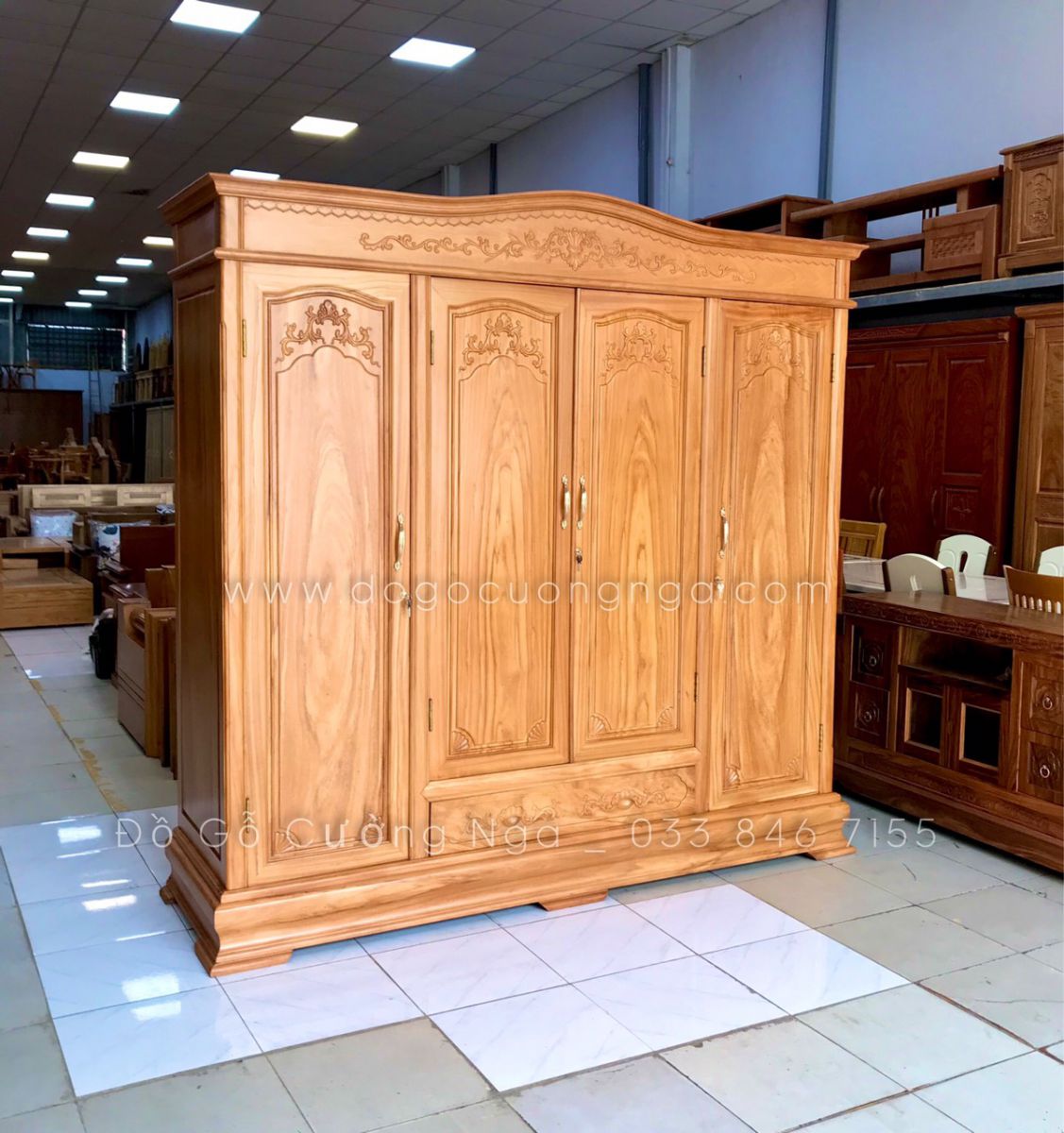 Tủ áo gỗ Gõ Đỏ 4 cánh trạm tân cổ điển phần hiện đại