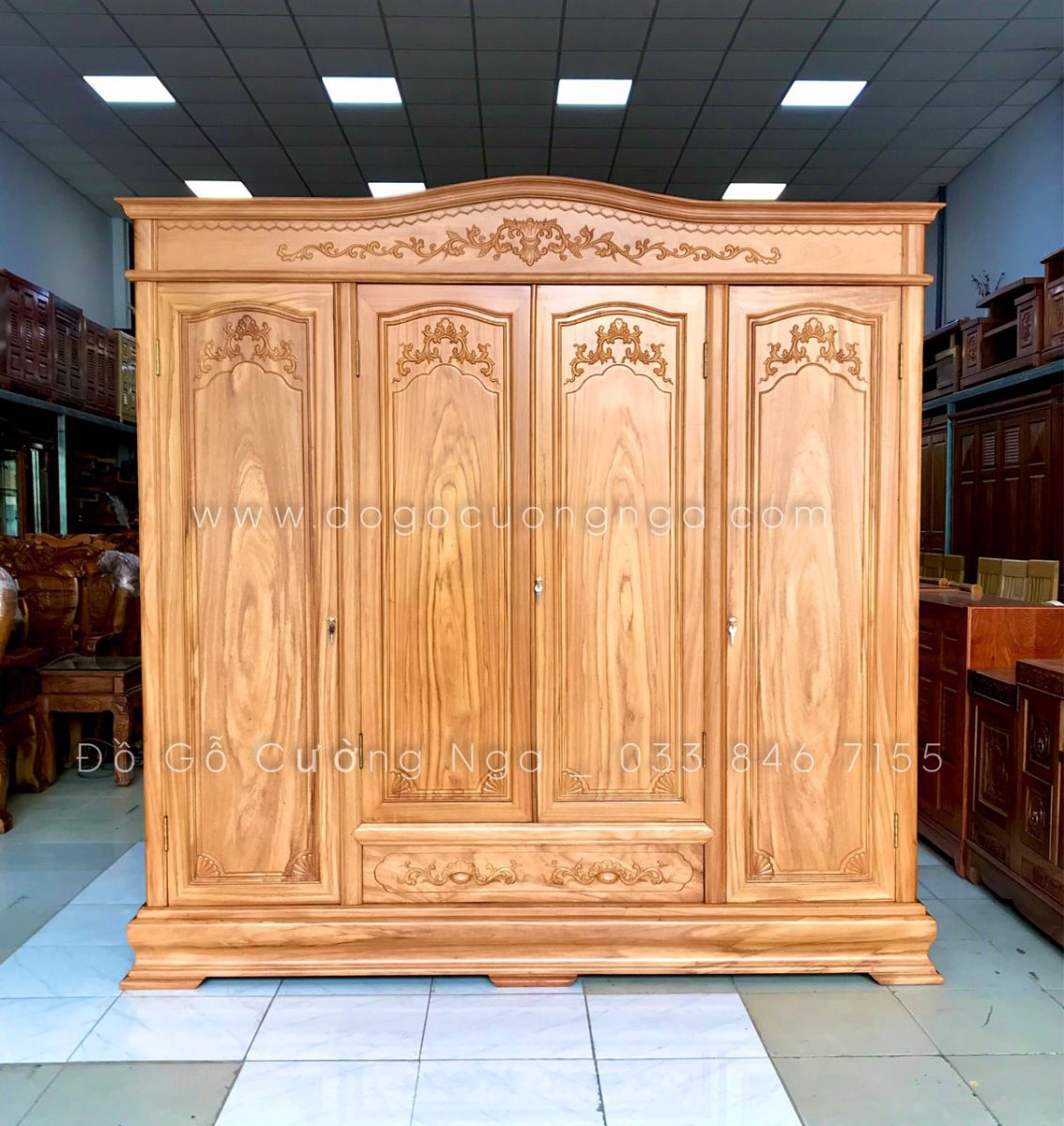 Tủ áo gỗ Gõ Đỏ 4 cánh trạm tân cổ điển - mẫu nữ hoàng